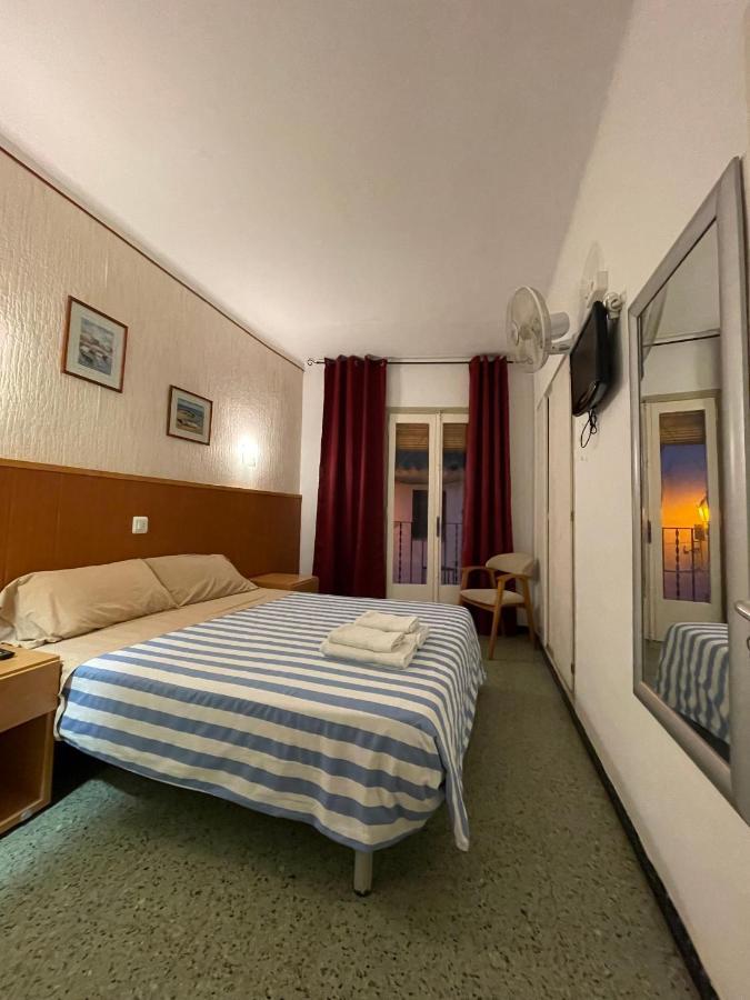 P&R Hostals Maria Rosa Tossa de Mar Extérieur photo